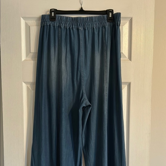 Blue Wide-Leg Pants with Button Detail - Picture 6 of 6